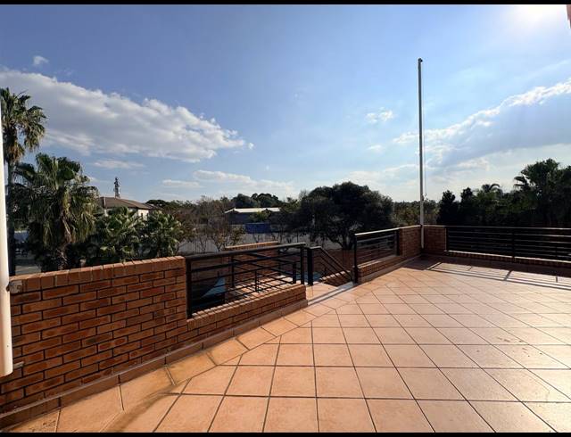 110M² OFFICE TO LET IN FOURWAYS